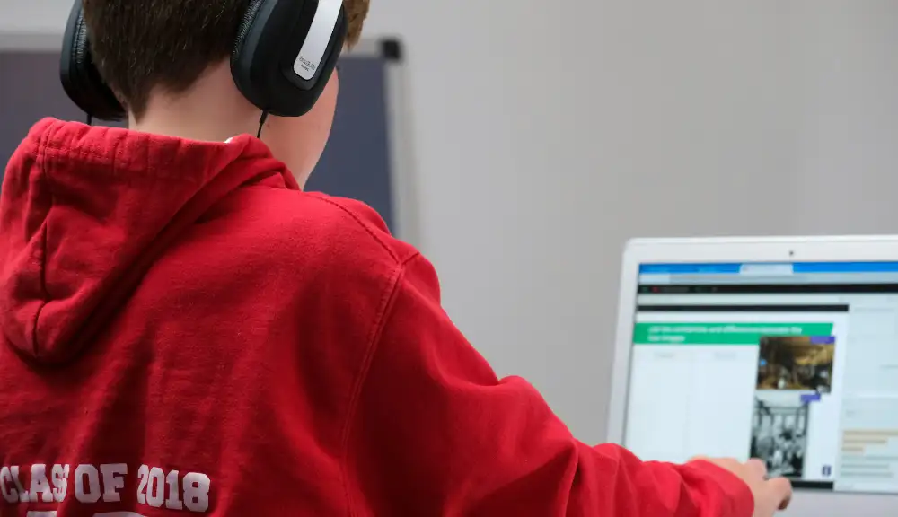  Hero Image: A student engaged in an eLearning module. 